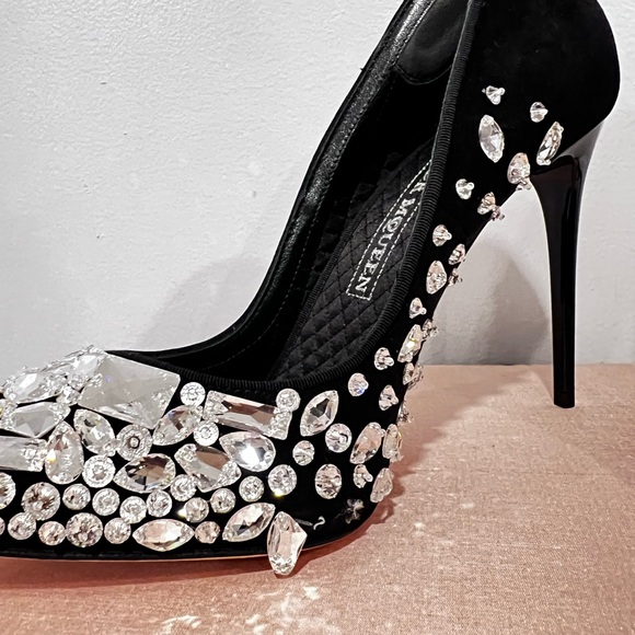Alexander McQueens Black Suede Crystal Embroidered Pumps Size 37.5 - Picture 7 of 10